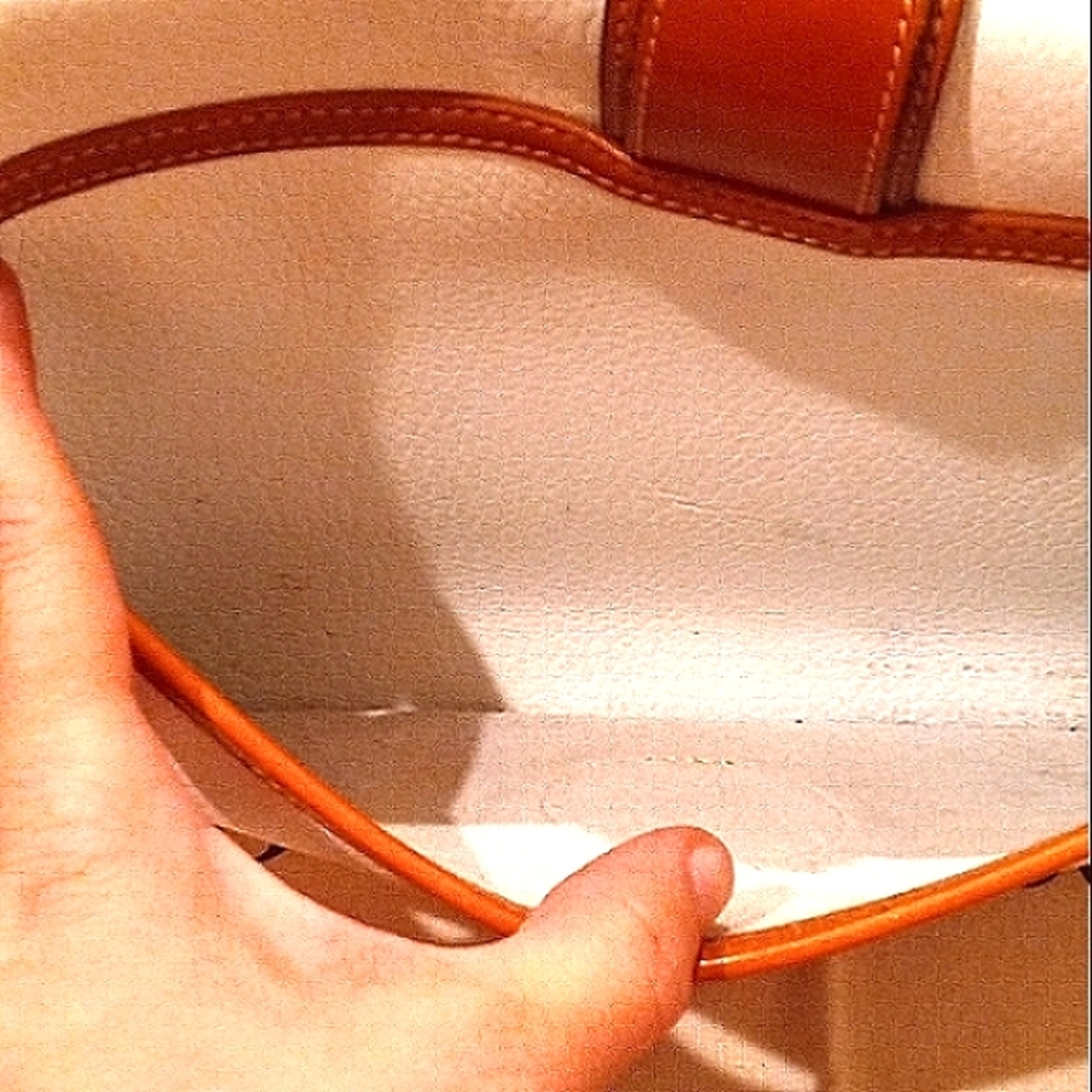 Dooney & Bourke Classic White Pebble Leather Shoulder Bag Pre-owned - Picture 10 of 15